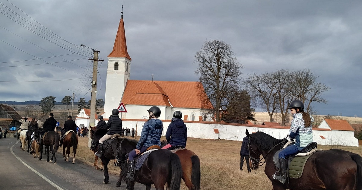 Lovas zarándoklat Székelyföldön: ezer kilométert tesznek meg a remény útján